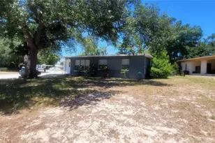 8702 Beverly Dr, Tampa, FL 33617 - Photo 4