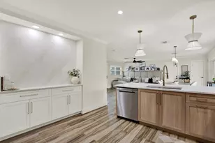 1308 Marion Dr S, Saint Petersburg, FL 33707 - Photo 14