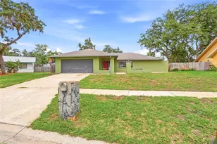 1012 Redbud Cir, Plant City, FL 33563 - Photo 2