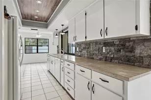 1012 Redbud Cir, Plant City, FL 33563 - Photo 10