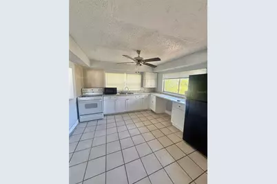 1900 19th Street S, Saint Petersburg, FL 33712 - Photo 2