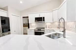 6441 Silver Oaks Dr, Zephyrhills, FL 33542 - Photo 10