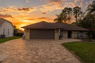 6441 Silver Oaks Dr, Zephyrhills, FL 33542 - Photo 2