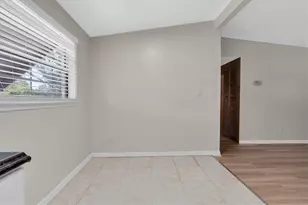 450 Davison Ave NE, Saint Petersburg, FL 33703 - Photo 12