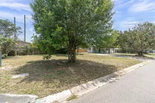 450 Davison Ave NE, Saint Petersburg, FL 33703 - Photo 26