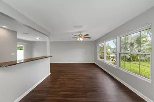 282 NE 40th Ave NE, Saint Petersburg, FL 33703 - Photo 4