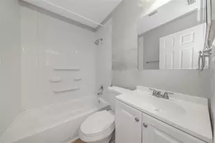 282 NE 40th Ave NE, Saint Petersburg, FL 33703 - Photo 12