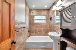 7555 19th Ave N, Saint Petersburg, FL 33710 - Photo 18