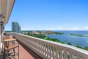 288 Beach Dr NE, Saint Petersburg, FL 33701 - Photo 1
