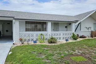 1703 Amhurst Cir, Sun City Center, FL 33573 - Photo 4