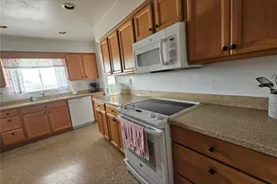 1703 Amhurst Cir, Sun City Center, FL 33573 - Photo 16