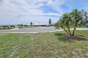1703 Amhurst Cir, Sun City Center, FL 33573 - Photo 6