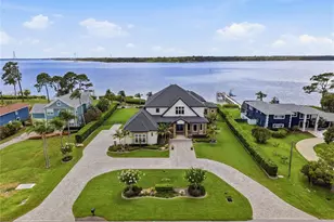 732 Shore Dr E, Oldsmar, FL 34677 - Photo 2