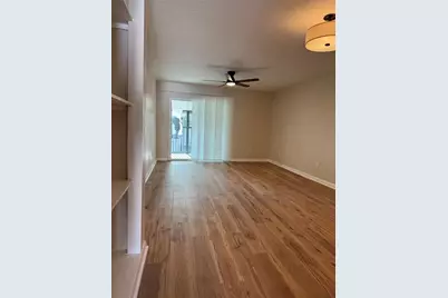 3819 N Oak Drive #I42, Tampa, FL 33611 - Photo 6