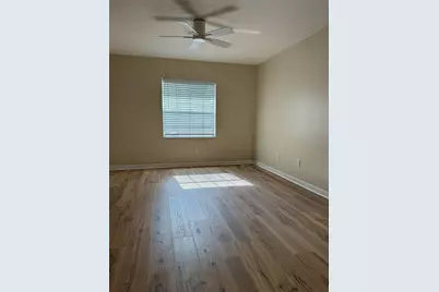 3819 N Oak Drive #I42, Tampa, FL 33611 - Photo 10