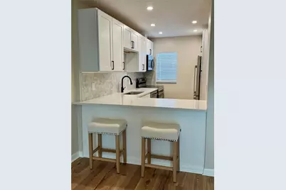 3819 N Oak Drive #I42, Tampa, FL 33611 - Photo 6
