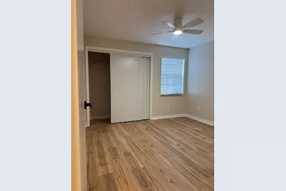 3819 N Oak Drive #I42, Tampa, FL 33611 - Photo 10