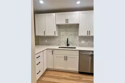 3819 N Oak Drive #I42, Tampa, FL 33611 - Photo 8