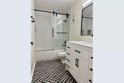 3819 N Oak Drive #I42, Tampa, FL 33611 - Photo 12