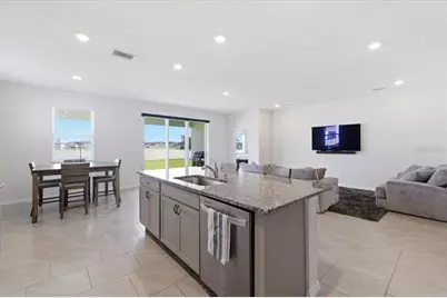1413 Tropical Oasis Avenue, Plant City, FL 33565 - Photo 8