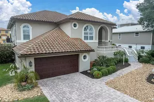 2853 Seabreeze Dr S, Gulfport, FL 33707 - Photo 4