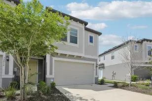 32010 Blue Passing Loop, Wesley Chapel, FL 33545 - Photo 4