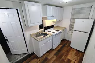 4823 9th St, Zephyrhills, FL 33542 - Photo 4