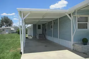 38513 Willoughby Dr, Zephyrhills, FL 33540 - Photo 2