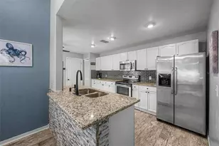 655 Sand Ridge Dr, Valrico, FL 33594 - Photo 10