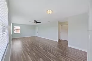5973 Terrace Park Dr N, Saint Petersburg, FL 33709 - Photo 4