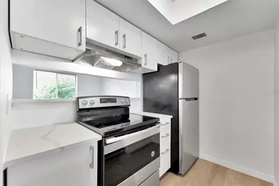 9940 7th Way N #101, Saint Petersburg, FL 33702 - Photo 8