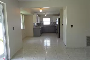 721 Regent Cir S, Brandon, FL 33511 - Photo 8