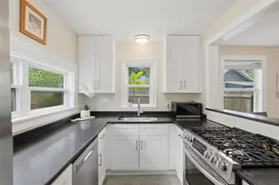 608 Kirkwood Terrace N, Saint Petersburg, FL 33701 - Photo 10