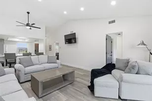6623 Aspen Ct, Zephyrhills, FL 33542 - Photo 10