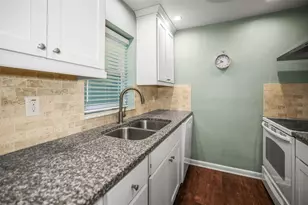 11655 3rd St E, Treasure Island, FL 33706 - Photo 8