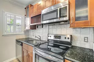 201 6th St S, Saint Petersburg, FL 33701 - Photo 8