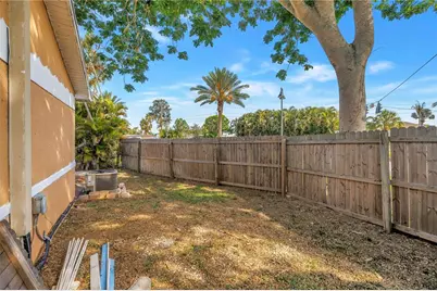 7901 Causeway Boulevard S, Saint Petersburg, FL 33707 - Photo 14