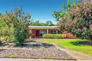 605 Courtney Dr, Tampa, FL 33617 - Photo 4