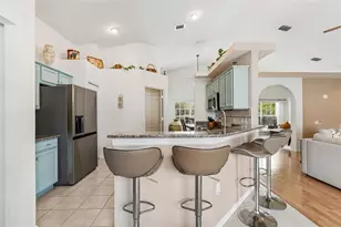 923 Hunter Ln, Tarpon Springs, FL 34689 - Photo 16