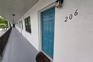 5967 Terrace Park Dr N, Saint Petersburg, FL 33709 - Photo 4