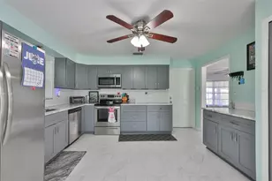 2335 Surrey Ln, Clearwater, FL 33763 - Photo 2
