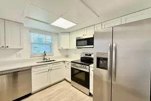 8801 Bay Pointe Dr, Tampa, FL 33615 - Photo 8