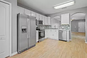 5879 Fishhawk Ridge Dr, Lithia, FL 33547 - Photo 2