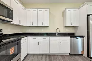 4345 Cambio Gdns Ct, Tampa, FL 33610 - Photo 10