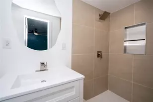 415 Country Club Dr, Oldsmar, FL 34677 - Photo 12