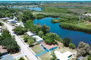 415 Country Club Dr, Oldsmar, FL 34677 - Photo 2
