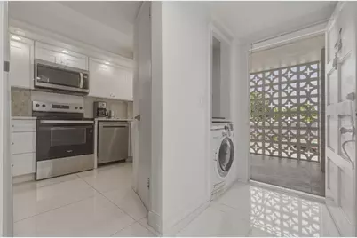 1100 N Shore Drive NE #304, Saint Petersburg, FL 33701 - Photo 10