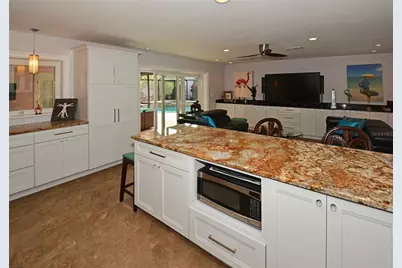 7020 Mango Avenue S, Saint Petersburg, FL 33707 - Photo 16
