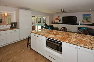 7020 Mango Ave S, Saint Petersburg, FL 33707 - Photo 16