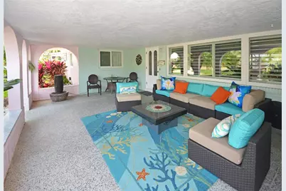 7020 Mango Avenue S, Saint Petersburg, FL 33707 - Photo 4